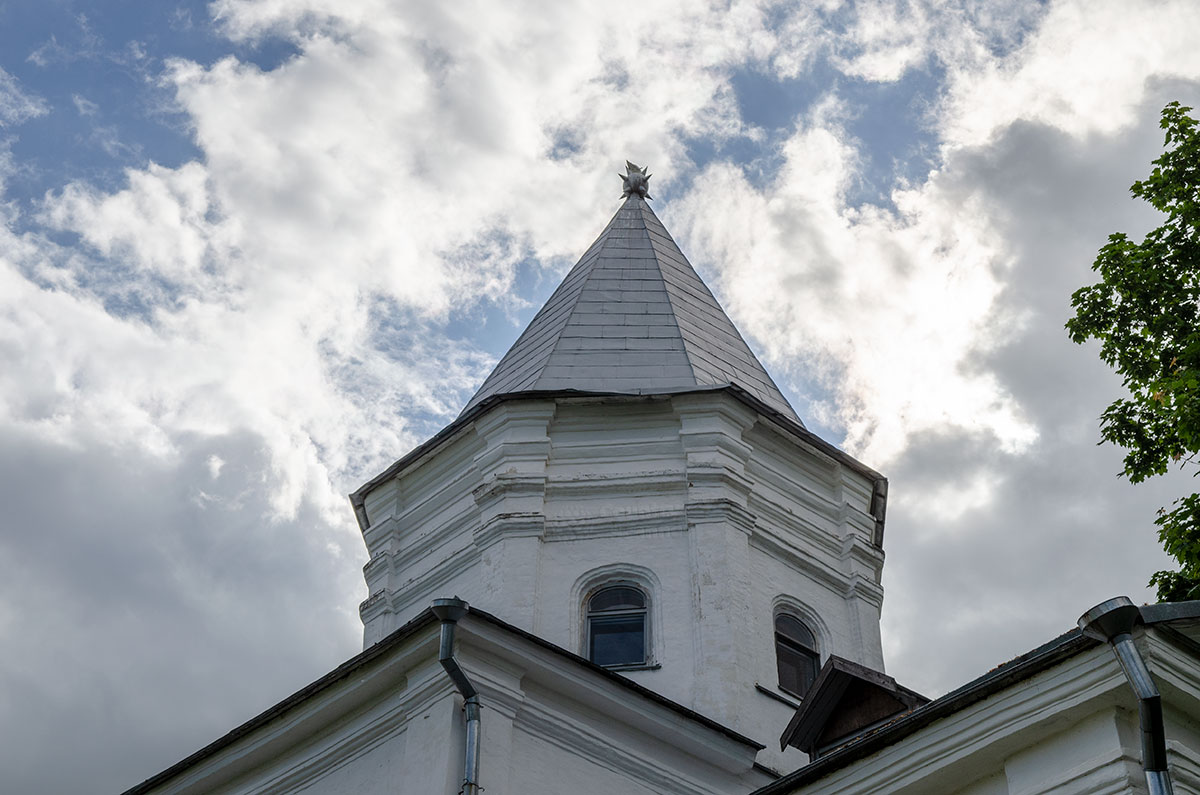 Фотография объекта - Воротная башня Гостиного двора в Великом Новгороде (крыша)