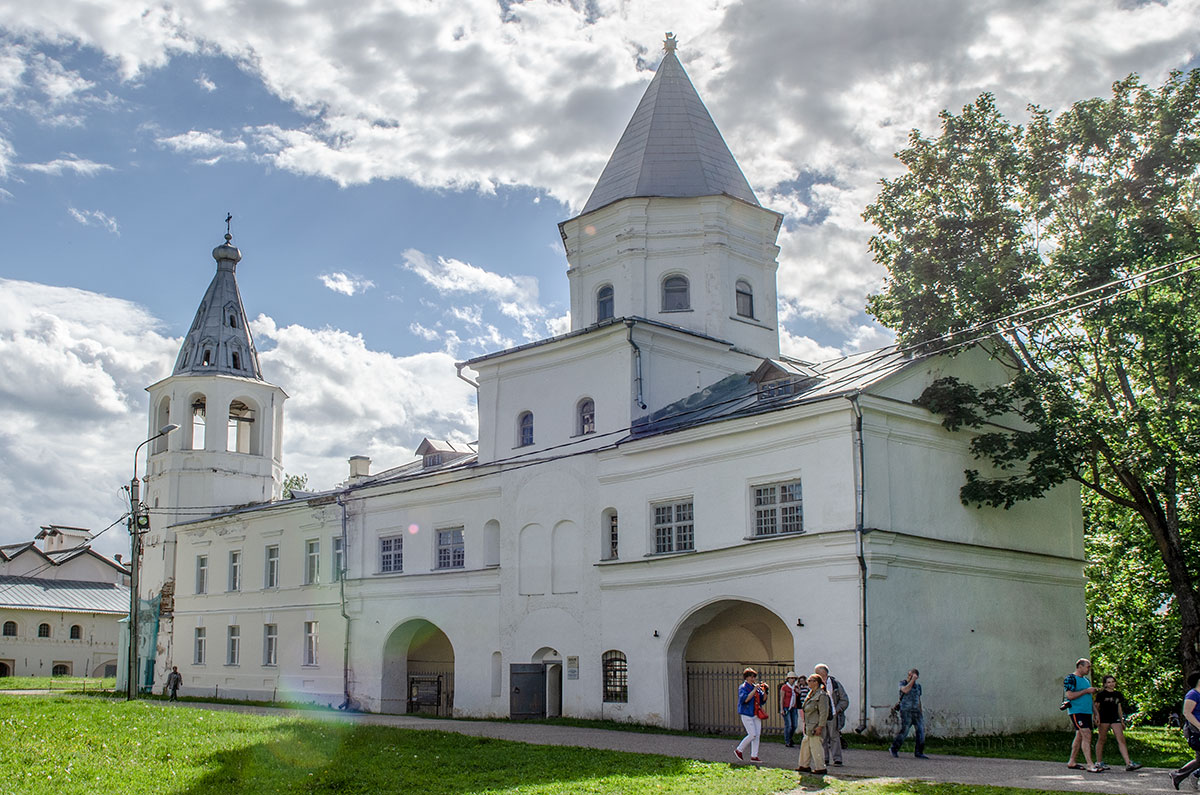 Фотография объекта - Воротная башня Гостиного двора в Великом Новгороде
